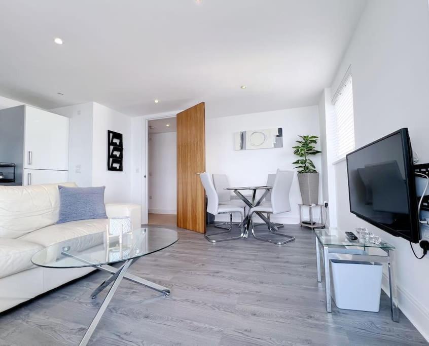 Stylish Seaview One-Bedroom Apt Swansea Ngoại thất bức ảnh