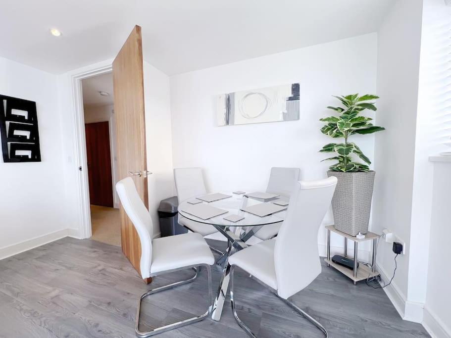 Stylish Seaview One-Bedroom Apt Swansea Ngoại thất bức ảnh