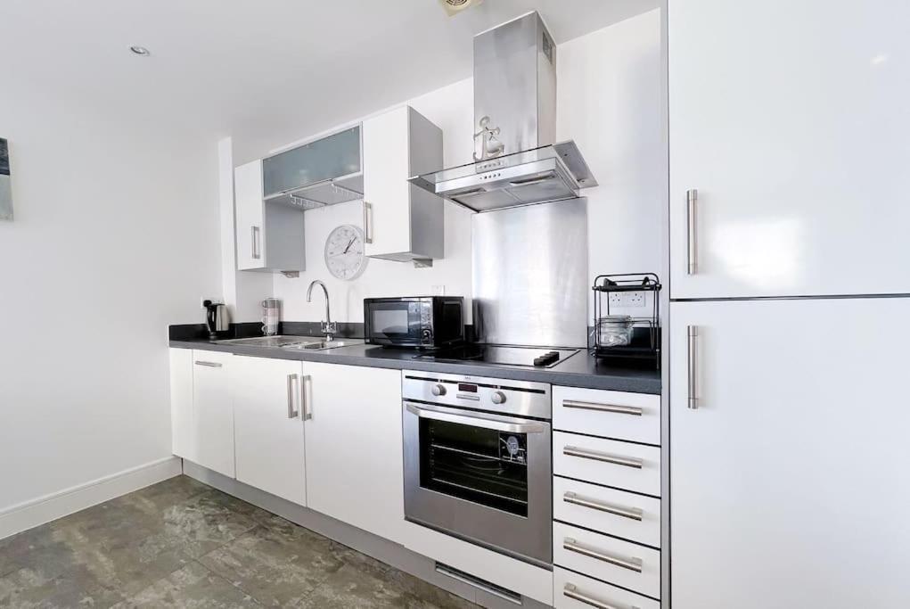 Stylish Seaview One-Bedroom Apt Swansea Ngoại thất bức ảnh