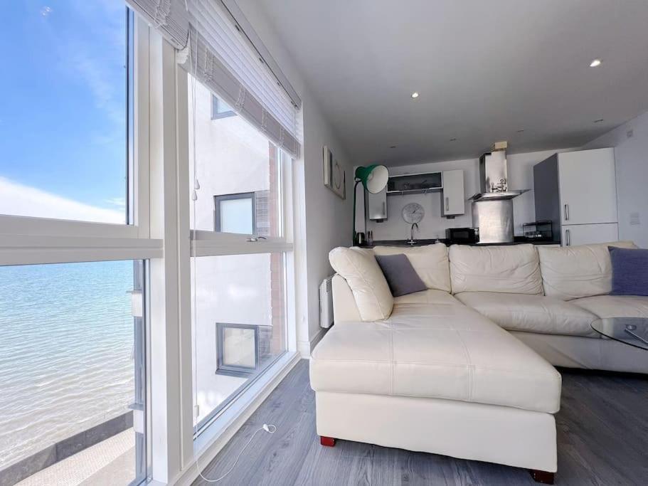 Stylish Seaview One-Bedroom Apt Swansea Ngoại thất bức ảnh